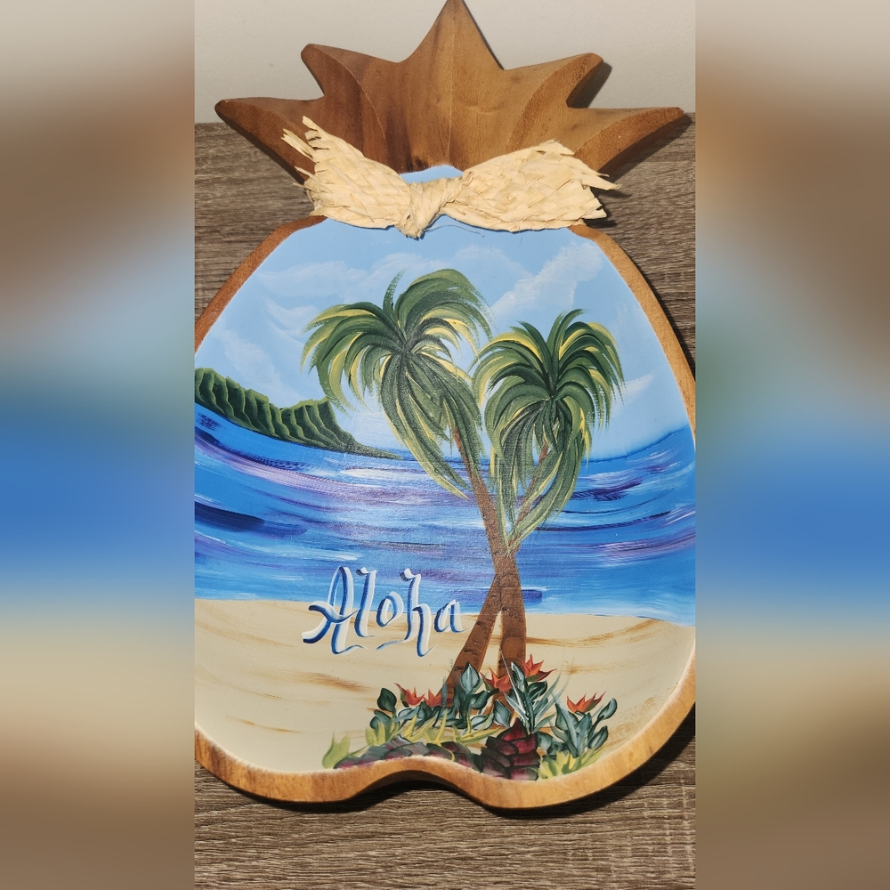 Beautiful Tiki Wood Pineapple Dish/Bowl with Hawaii Palm Tree SEE DESCRIPTION. - Picture 3 of 7